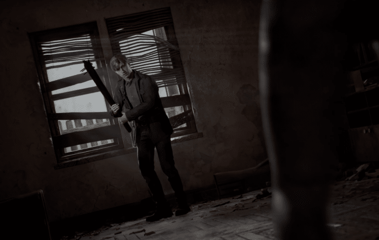 James Sunderland fights a Lying Figure in the remake of SILENT HILL 2