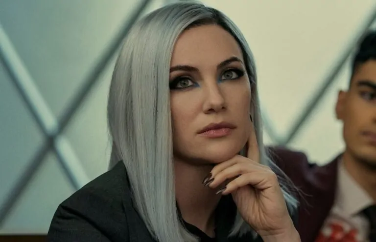 Kate Siegel in THE FALL OF THE HOUSE OF USHER (2023)